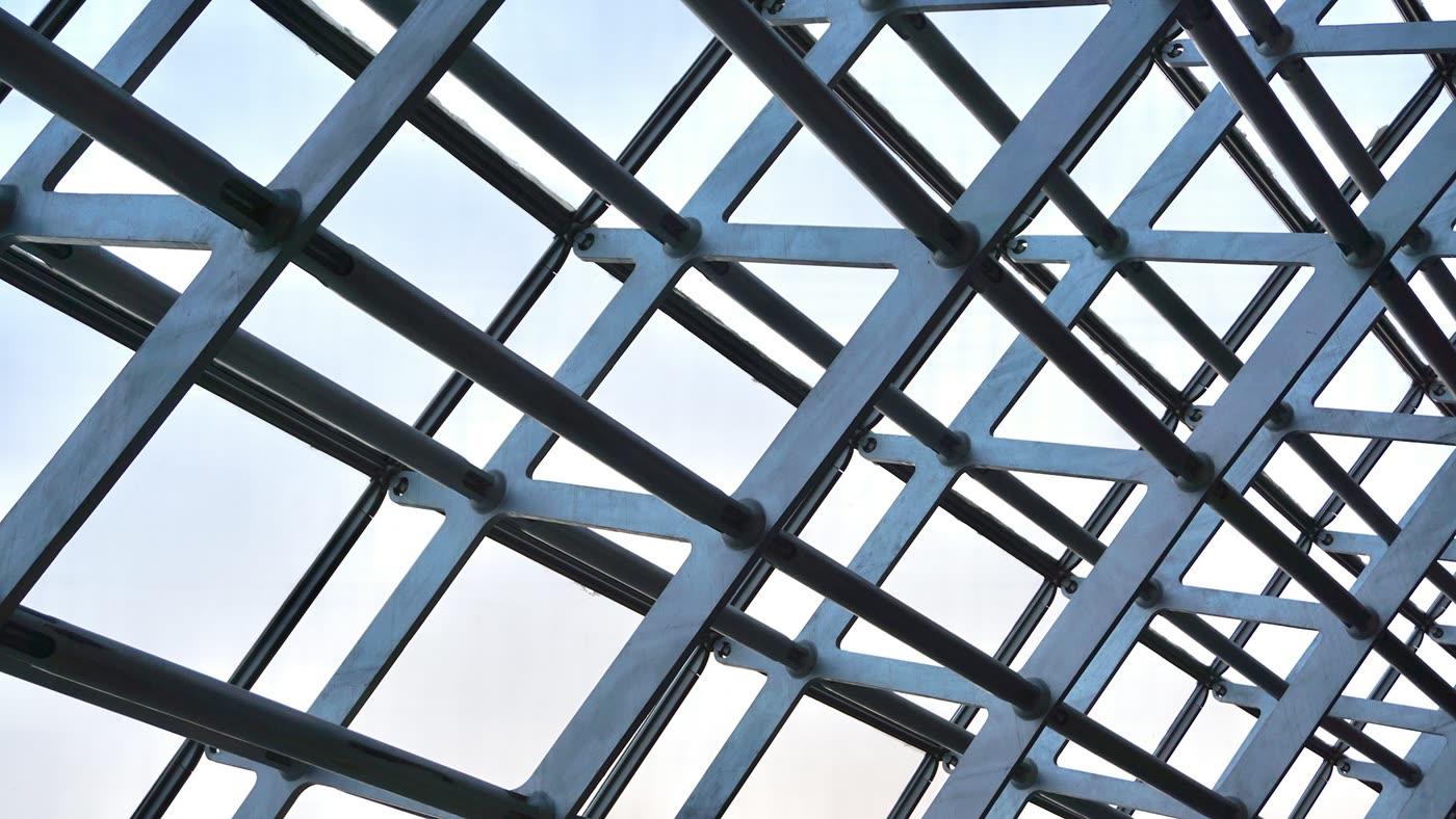 Structural steel erection for a warehouse extension
